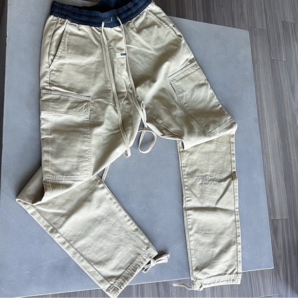 FEAR OF GOD ESSENTIALS Cargo Pants Khaki -S - Picture 2 of 6